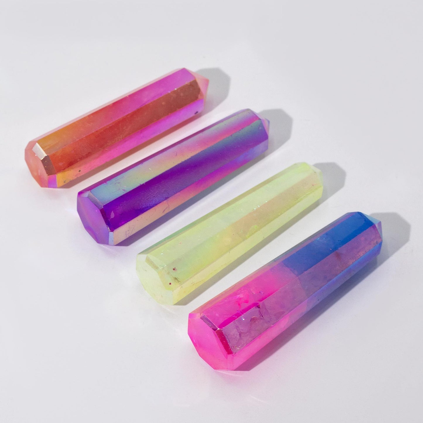 Aurora grøn kvarts-obelisk, ca. 9 cm