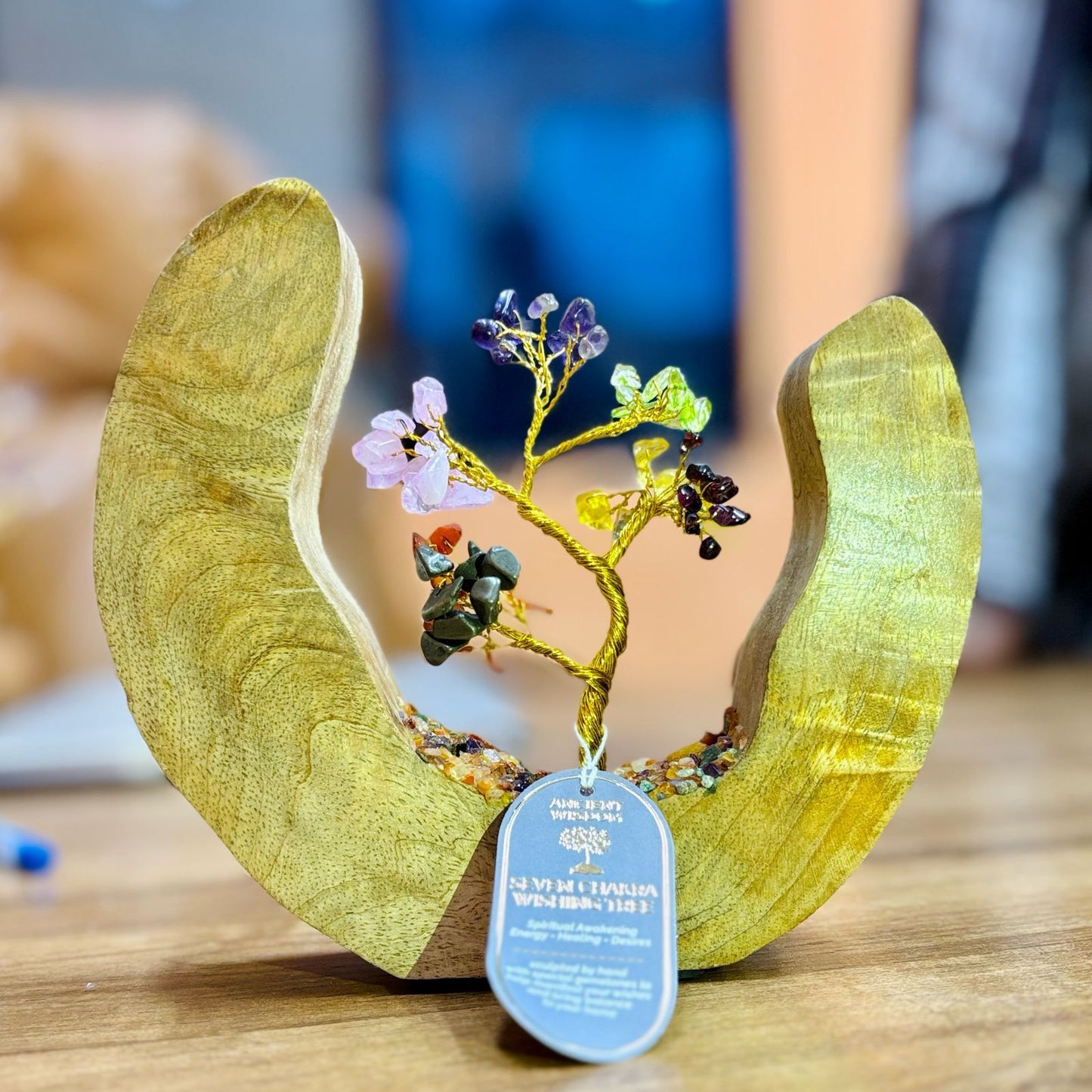 Syv‑Chakra Krystaltræ i Mangotræ - 60 chips