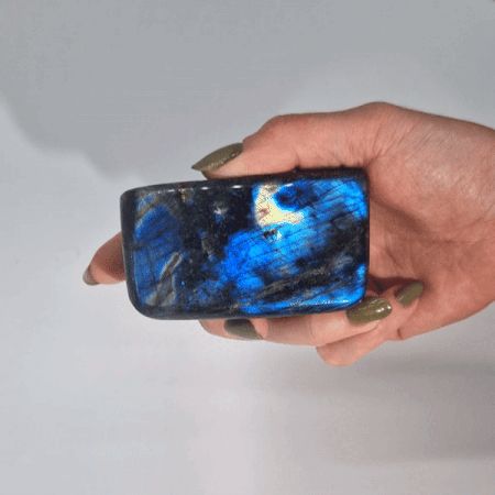 Madagaskar Labradorit - medium håndsten (250–370 g)