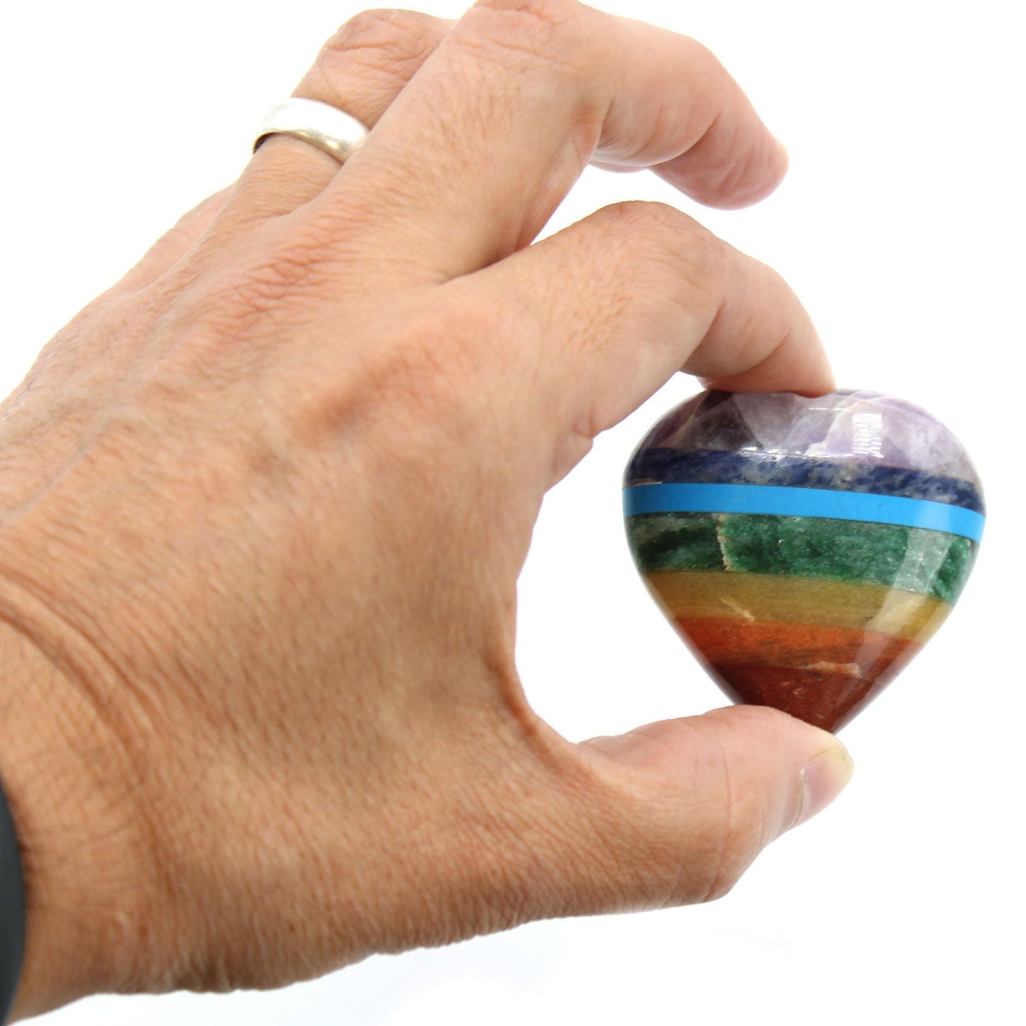 Håndskårne chakra-hjerter 45–60 mm