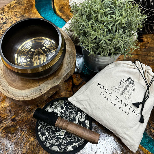 Håndhamret syngeskål 14 cm – Yogi gavesæt