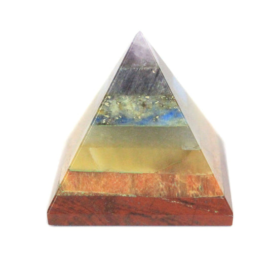 Håndlavet chakra-pyramide 30–35 mm