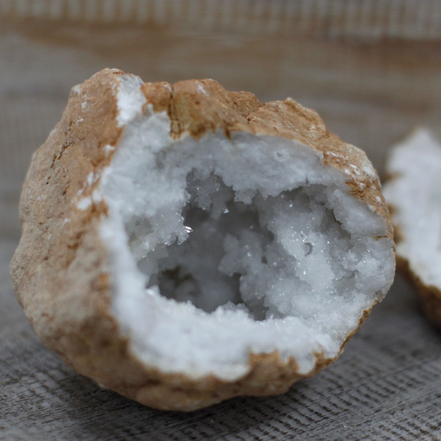 Calcit geode – 10–12 cm