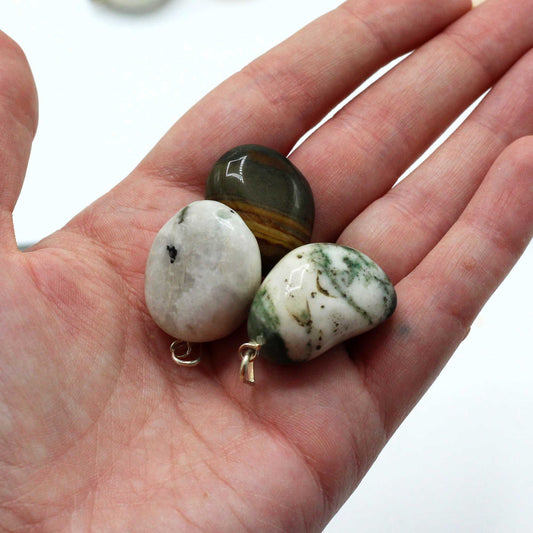 Sølvbelagt krystal-vedhæng (polerede lommesten)