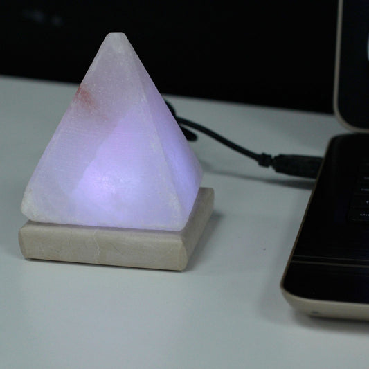 Pyramideformet saltlampe – 9 cm