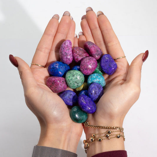 Farvebehandlede dalmatinerjaspis lommesten - 1 kg