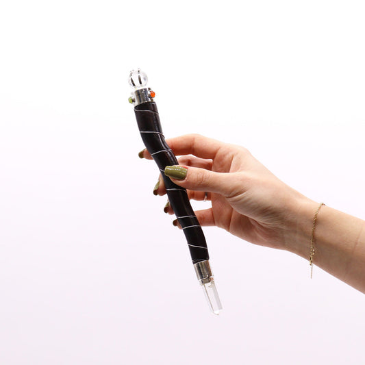 Buet træ- og råkvartsstav